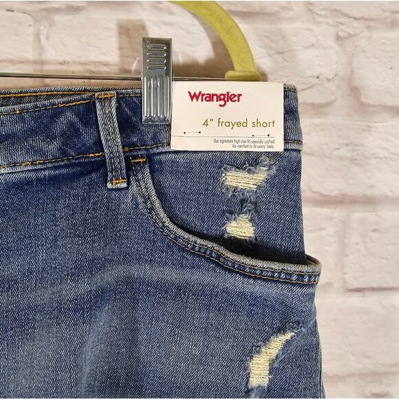 Y Wrangler Women's 4" Frayed Jean Shorts Destroyed Sky Light Blue NWT Size 14 32 - Picture 2 of 11